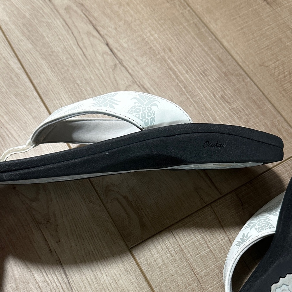 OluKai Women’s Flip Flop Sandals. White with Pineapples - Picture 7 of 10